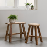Bankje Antiques Rinjani van MUST Living gestyled in een warme woonkamer