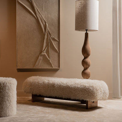 Beige Hair bankje van PTMD met houten poten in een interieur