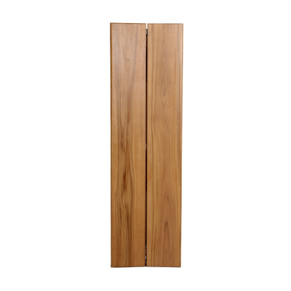 Bankje Teakhout Beige 120cm van Raw Materials, sfeerbeeld met het bankje tegen een lichte muur
