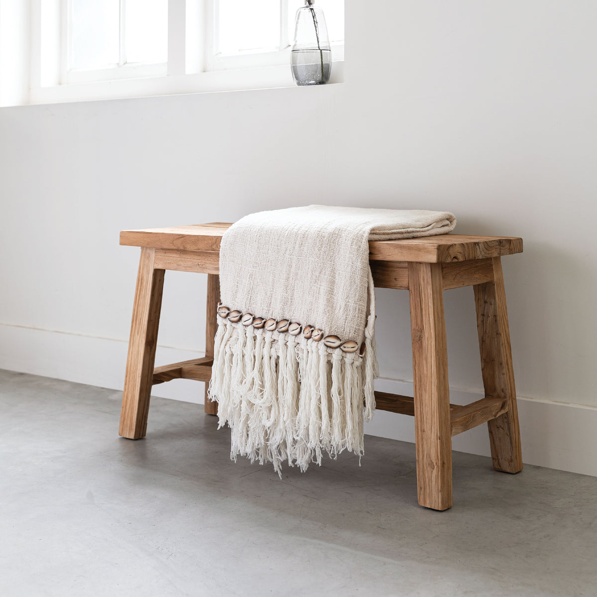 Teakhouten bankje Trinity Naturel van 80cm met een plaid