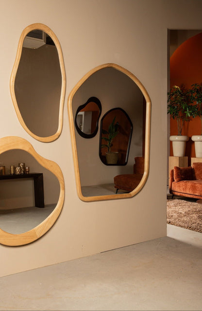 Barragh Spiegel Massief Hout Naturel van PTMD, spiegel gestyled in een sfeervol interieur