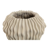 Barren Beige Cement Round Vase 3D Wavy Pattern L van PTMD, detail van het golvende 3D patroon