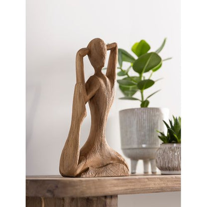 Beeld Balans van MUST Living in een gestylede setting naast natuurlijke woonaccessoires