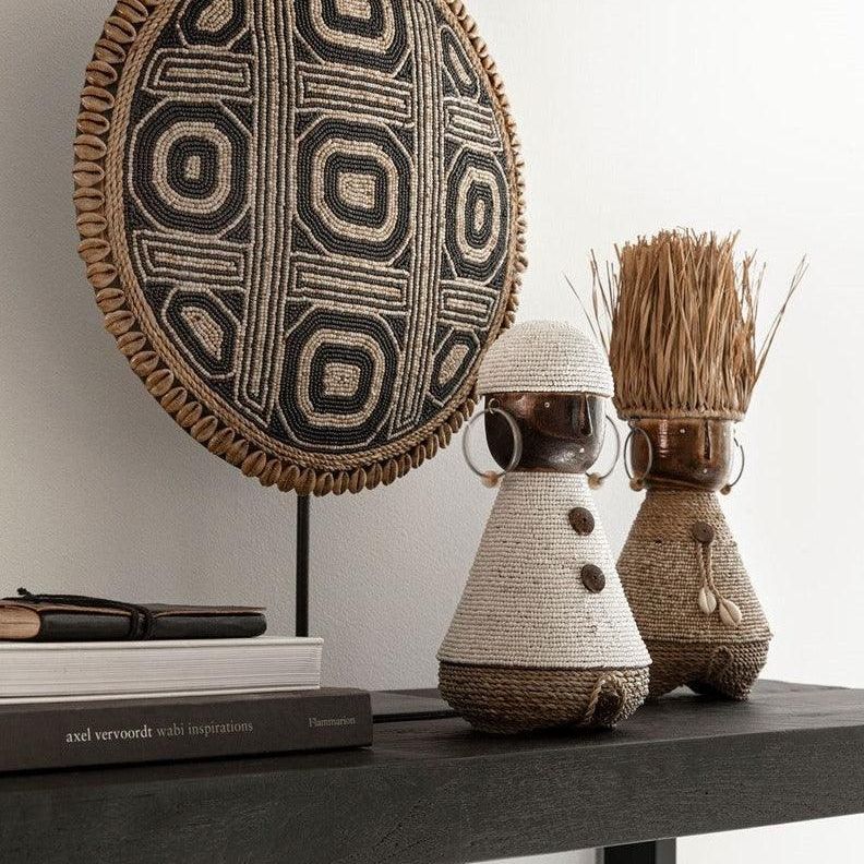 Beeldje Coco Family Elana kokoshout in interieur MUST Living