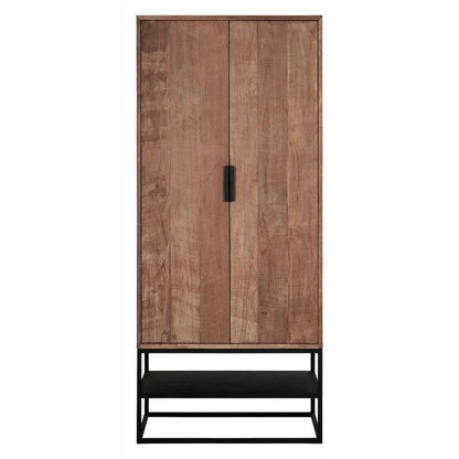 Bergkast Cosmo van DTP Home, hoge kast van gerecycled teakhout met zwarte details