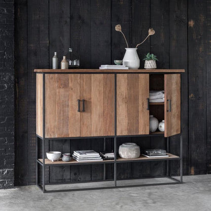 Bergkast Timeless Beam Large van DTP Home, vooraanzicht met vier deuren en open vak