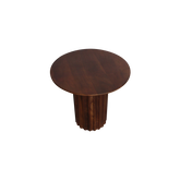Bijzettafel Bullnose Reversed Fluted van Raw Materials, bruin mangohout met zichtbare houtnerf