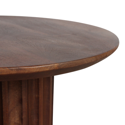 Bijzettafel Bullnose Reversed Fluted van Raw Materials, massief houten voet van dichtbij