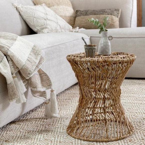 Ronde bijzettafel Cala Vadella van gevlochten abaca Ø36cm