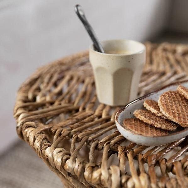 Bijzettafel Cala Vadella naturel in een lichte woonkamer