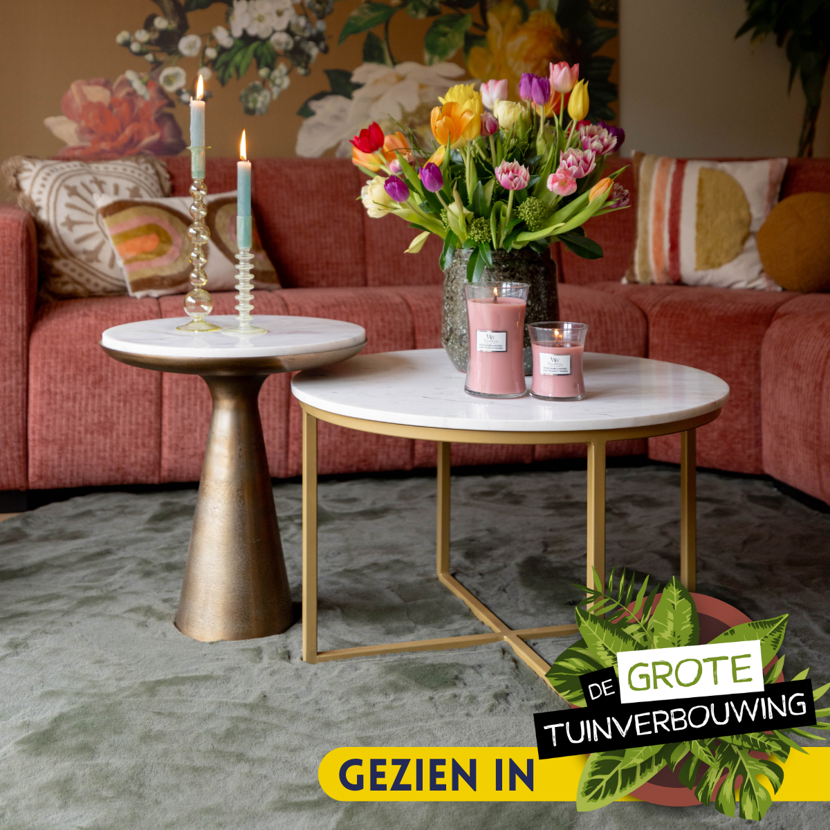 Wit marmeren bijzettafel Essy 45cm met natuurlijke adering in het blad en goudkleurige lak op de voet