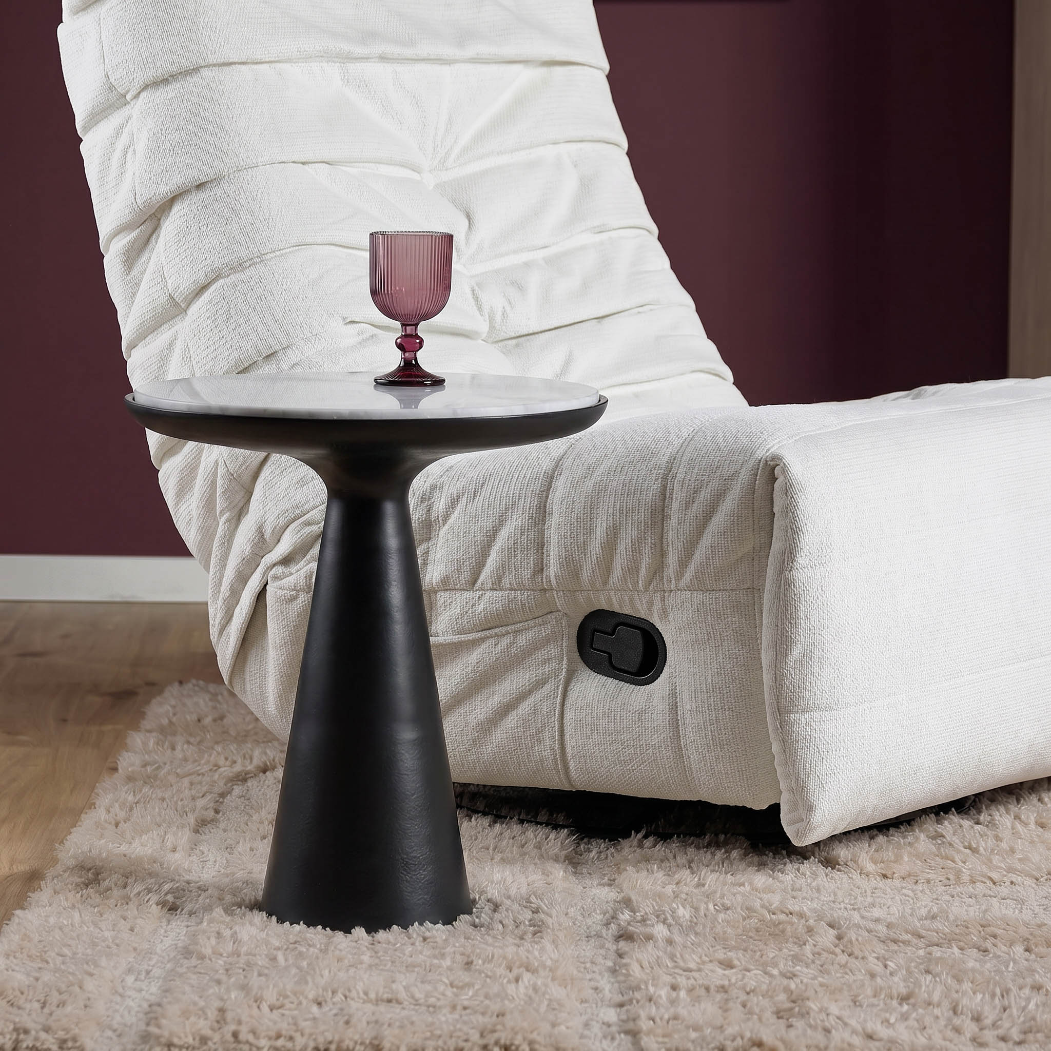 Bijzettafel Essy in zwart marmer, handgemaakte blikvanger van Starfurn voor naast bank of fauteuil