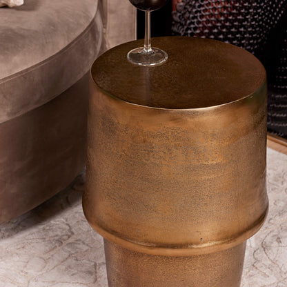 Bijzettafel Glamor van Starfurn, detail van de glanzende gouden finish op het aluminium