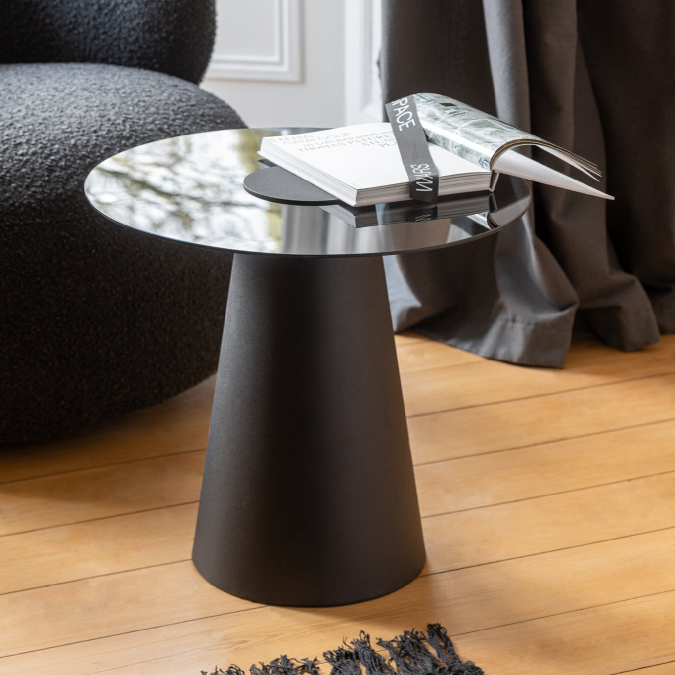 Bijzettafel Glas Flat Cap Kegel Metaal Zwart j-Line - Bijzettafel - J-Line - livinglovely.nl