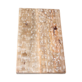 Bijzettafel/Kruk Naturel Mangohout van Raw Materials, krukje in gebruik als bijzettafel naast een bank