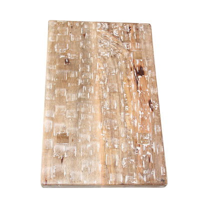 Bijzettafel/Kruk Naturel Mangohout van Raw Materials, krukje in gebruik als bijzettafel naast een bank