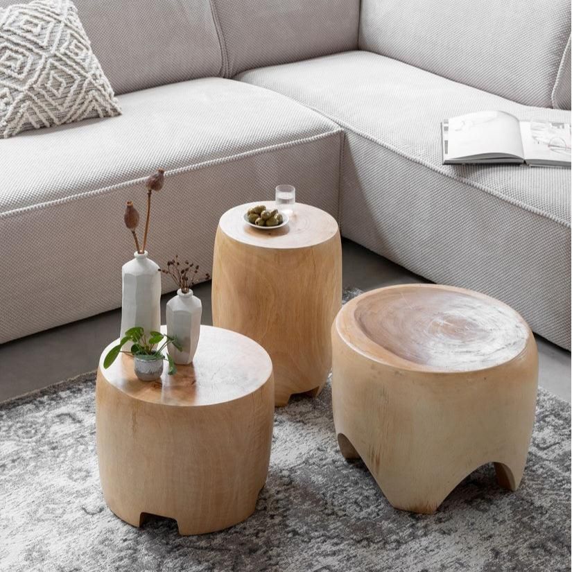 Bijzettafel Puro Small van MUST Living, naturel houten bijzettafel schuin van voren gezien