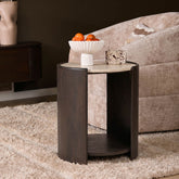 Bijzettafel Rune Botticino Marmer 45cm van Starfurn van opzij met de hoogte van 50 cm