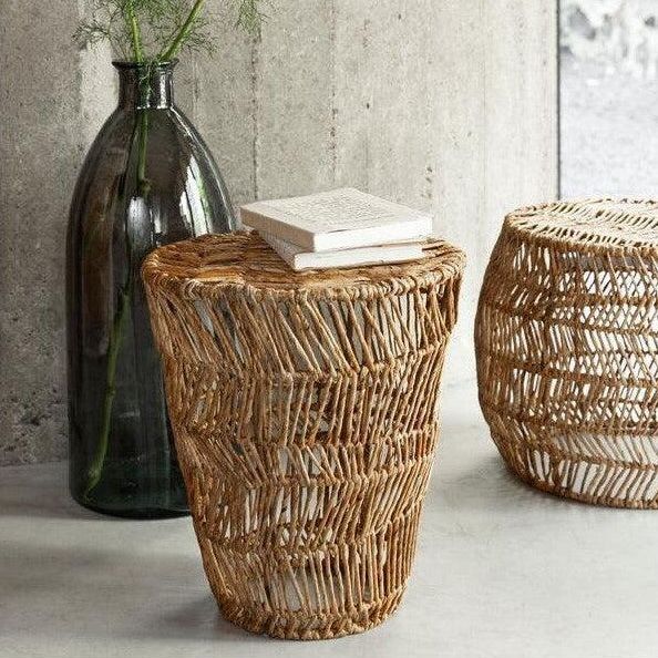 Bijzettafel Santa Agnes van abaca in een naturel interieur