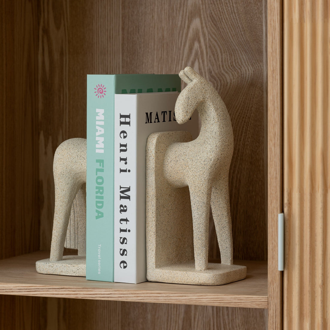Boekensteun Paard Modern Resine Beige Set J-Line - Boekensteun - J-Line - livinglovely.nl