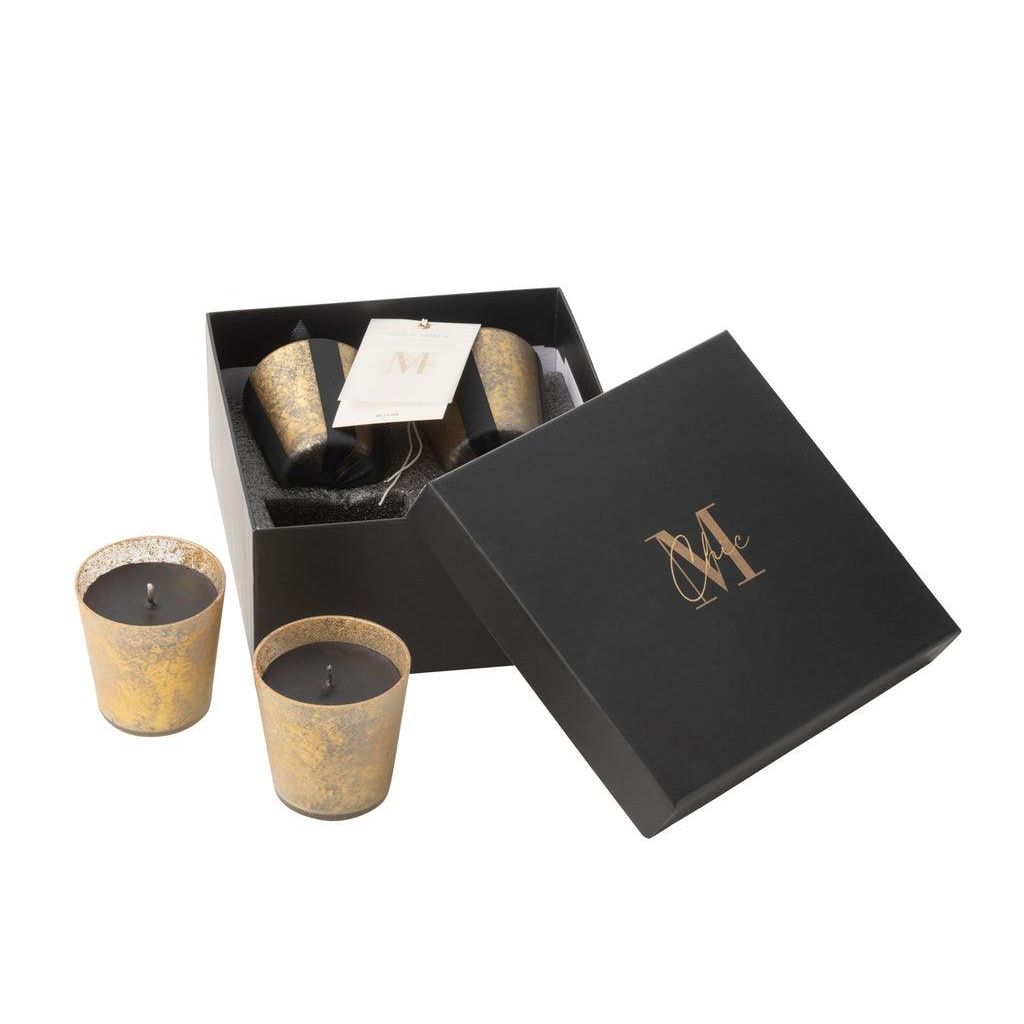 Kleine M-Chic geurkaars van J-Line in gouden glazen houder naast zwarte cadeaudoos met set van 4