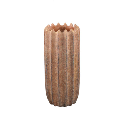 Brigett Copper Cement Pot Ribbed Round High M van PTMD, hoge koperkleurige geribbelde cementpot op witte achtergrond