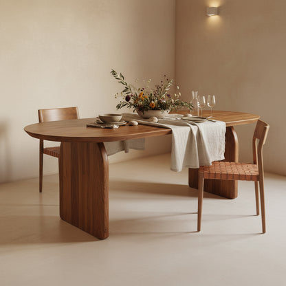 Bullnose eettafel van Raw Materials, bruine eettafel voor vier tot zes personen