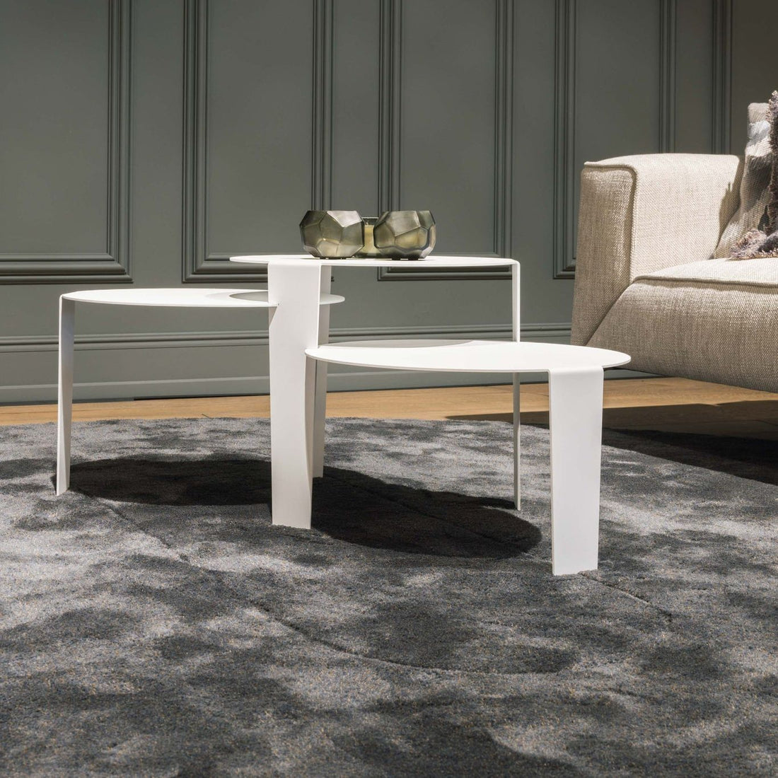 Cascado salontafel van Steelful in wit staal, sfeerbeeld van het modulaire systeem in een woonkamer