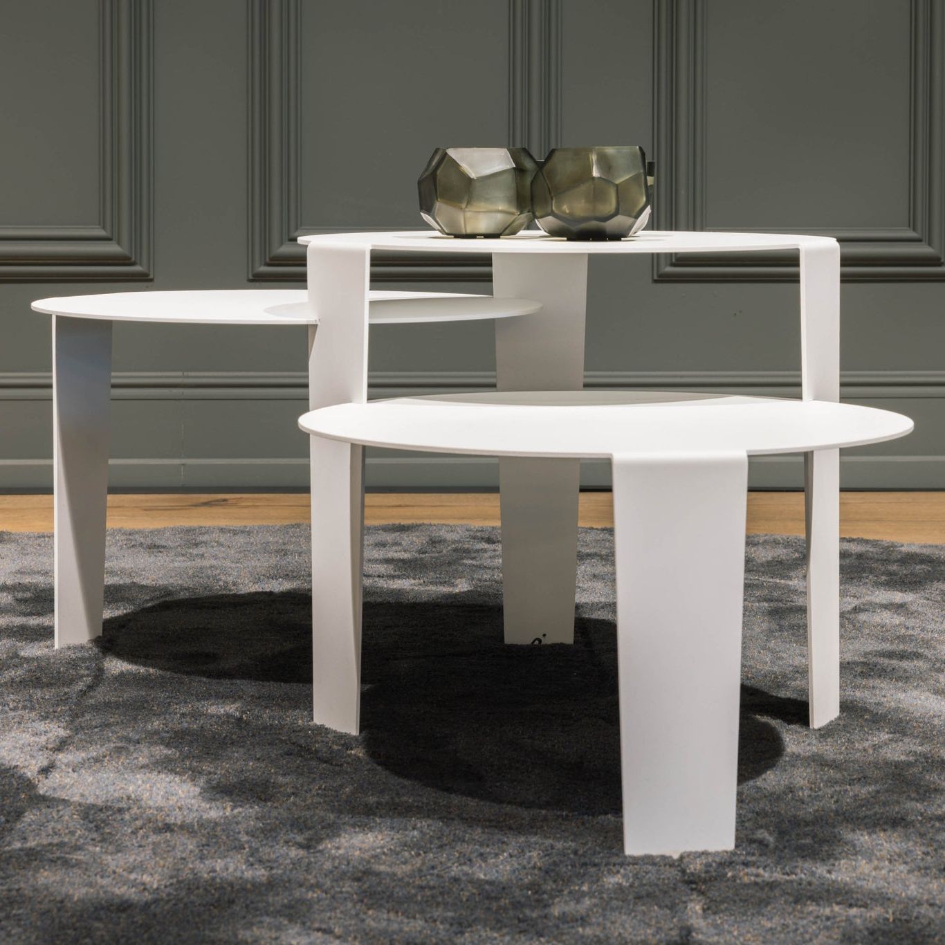 Witte Cascado salontafel van Steelful, detail van een van de drie stalen elementen
