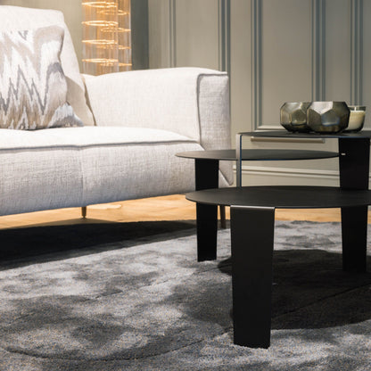 Zwarte Cascado salontafel van Steelful, detail van een van de drie stalen elementen