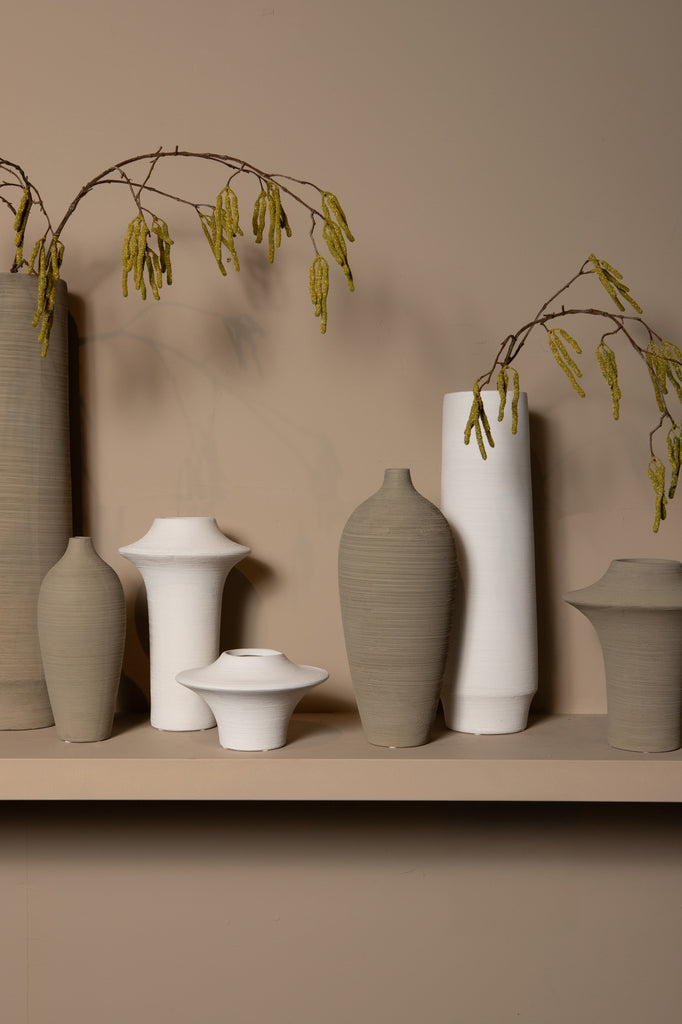 Cavinn Beige matt ceramic bottle vase XL PTMD - Vaas - PTMD - livinglovely.nl