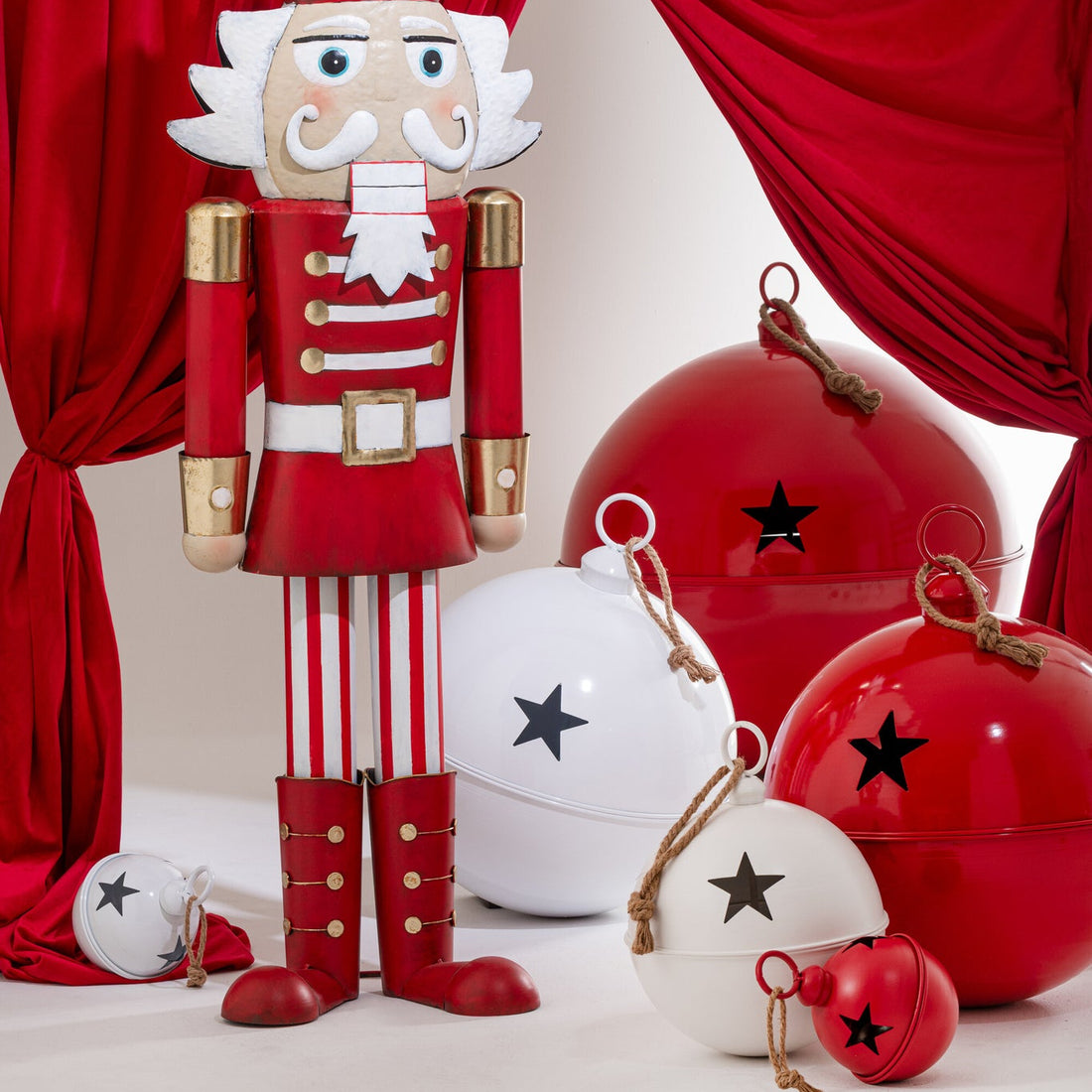 Christmas Bauble Bright Ball Iron Red Medium - - J-Line - livinglovely.nl