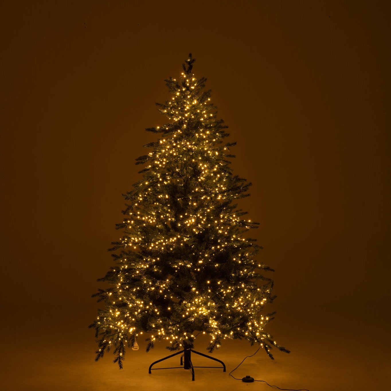 Christmas Tree 1600 Led Artificial Dark Green Medium - - J-Line - livinglovely.nl