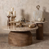 Claude Bijzettafel Small van PTMD, bijzettafel met marmeren blad in een interieur