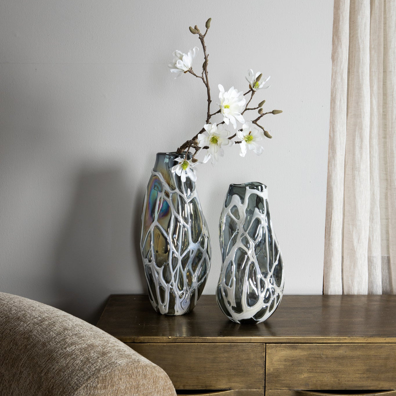 Conck Grey Solid Glass Vase White Organic L Dia19.5xH 45cm PTMD - Vaas - PTMD - livinglovely.nl