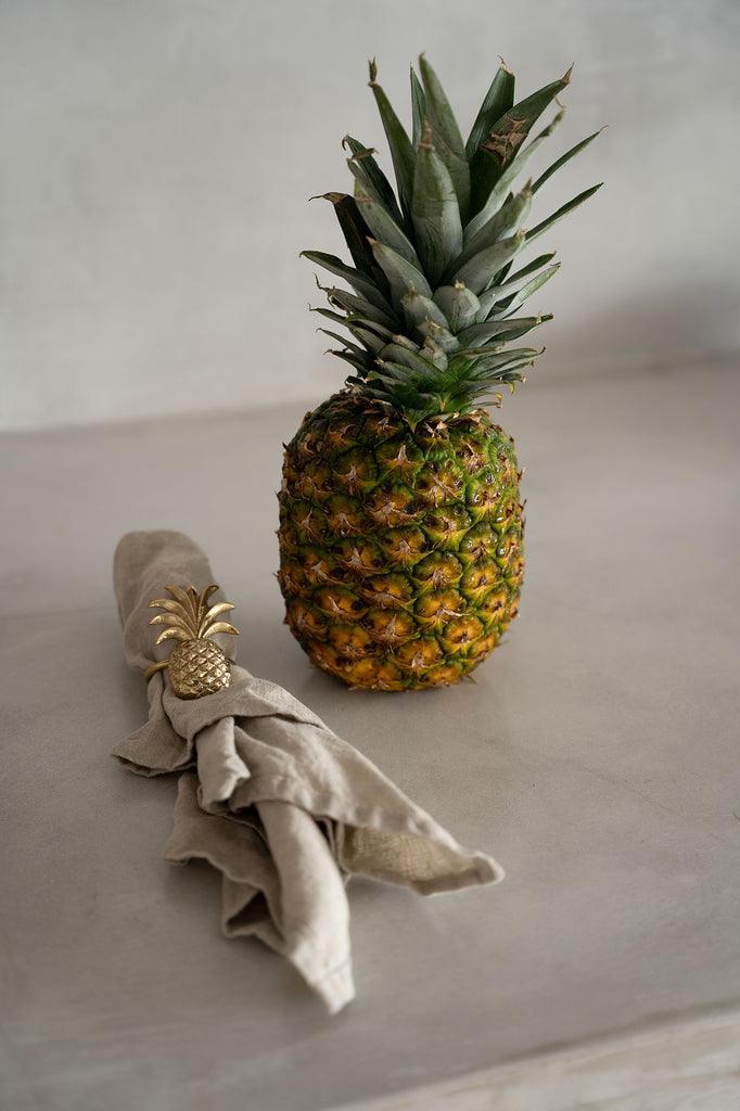 De Ananas Servetring - Goud , Keukenaccessoire , Bazar Bizar , livinglovely.nl