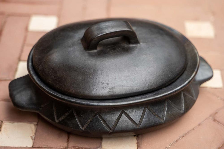 De Burned Ovale Pot Met Patroon en Handvaten - Zwart , Schaal , Bazar Bizar , livinglovely.nl