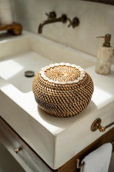 De Colonial Peek-a-Boo Mand - Naturel Bruin - M , Mand , Bazar Bizar , livinglovely.nl