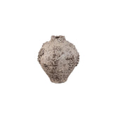 Deisy Beige Ceramic Jar Shaped Vase Rough Coral S van PTMD, beige keramische vaas op witte achtergrond