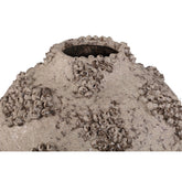 Deisy Beige Ceramic Jar Shaped Vase Rough Coral S van PTMD, detail van de ruwe koraalstructuur