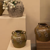 Deisy Beige Ceramic Jar With Handles Rough Coral L van PTMD, beige keramische pot in een sfeervolle interieursetting