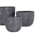 Delsey Brown GRC Structure Pot Big Set Of 3 van PTMD, set van drie bruine potten met structuur in een sfeervolle buitensetting