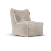Doodle Junior Lounge Seat Cream White van Laui Lounge, compacte roomwitte furry loungestoel schuin van links voren