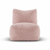 Poederroze Doodle loungestoel van Laui Lounge van voren, met brede zitting van 68 centimeter