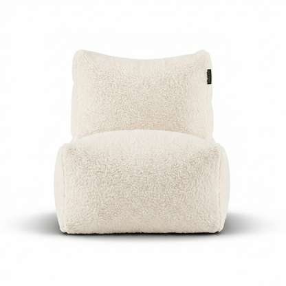 Roomwitte Doodle loungestoel van Laui Lounge van voren, met brede zitting van 68 centimeter