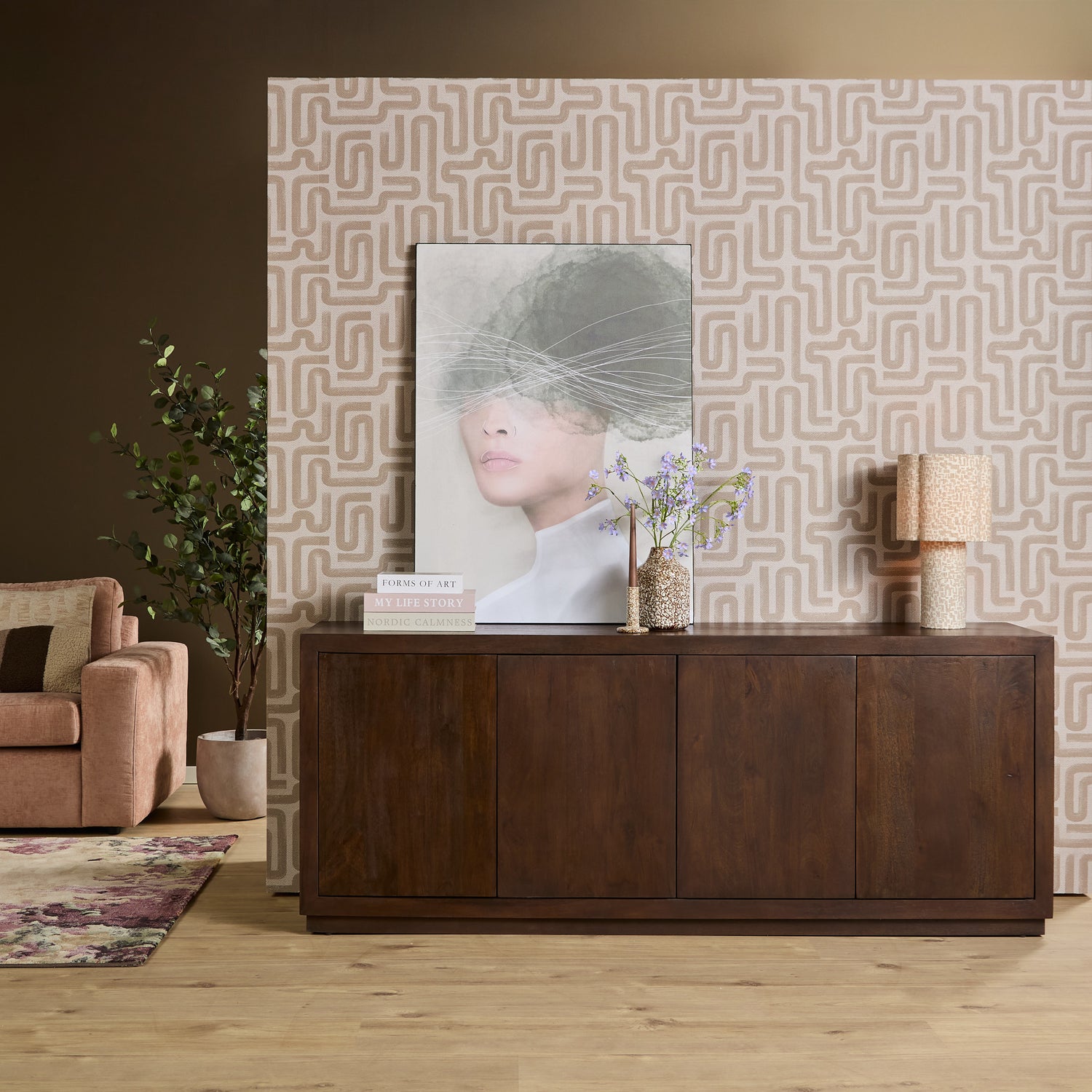 Strakke belijning van het greeploze Dressoir Brussel Bruin 200cm van Starfurn