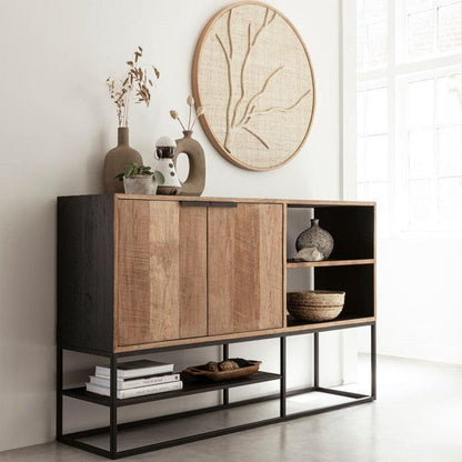 Dressoir Cosmo No.1 Small van DTP Home, vooraanzicht met twee deuren en twee open vakken