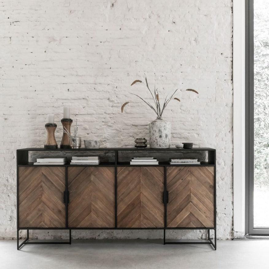 Dressoir Criss Cross No.2 van DTP Home, vooraanzicht met vier deuren en twee open vakken