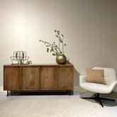 Dressoir Elan 180cm in Pecan, warm middenbruin mangohout met zwart onderstel
