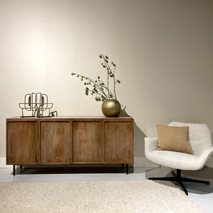 Dressoir Elan 180cm in Pecan, warm middenbruin mangohout met zwart onderstel